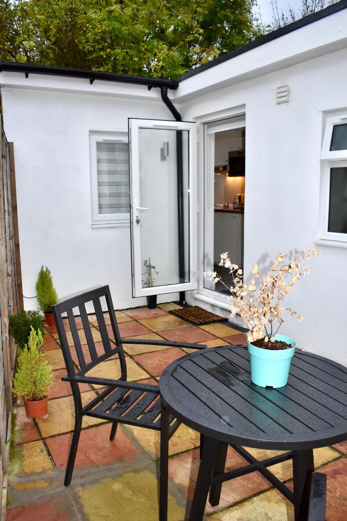Stylish Centrally-located With Parking London Borough of Croydon