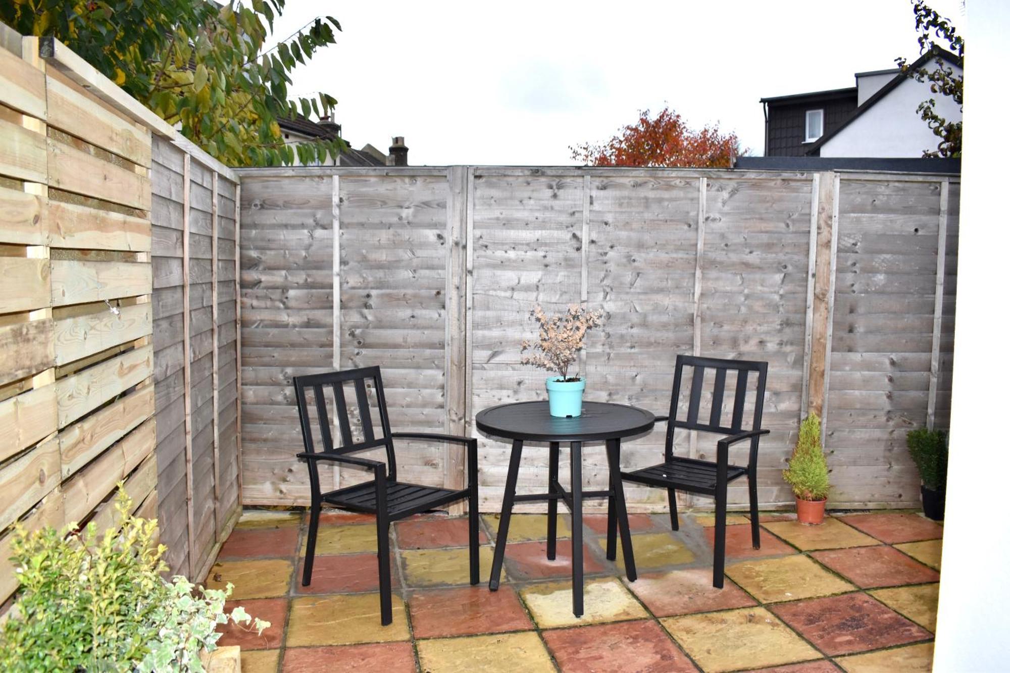 Stylish Centrally-located With Parking * London Borough of Croydon